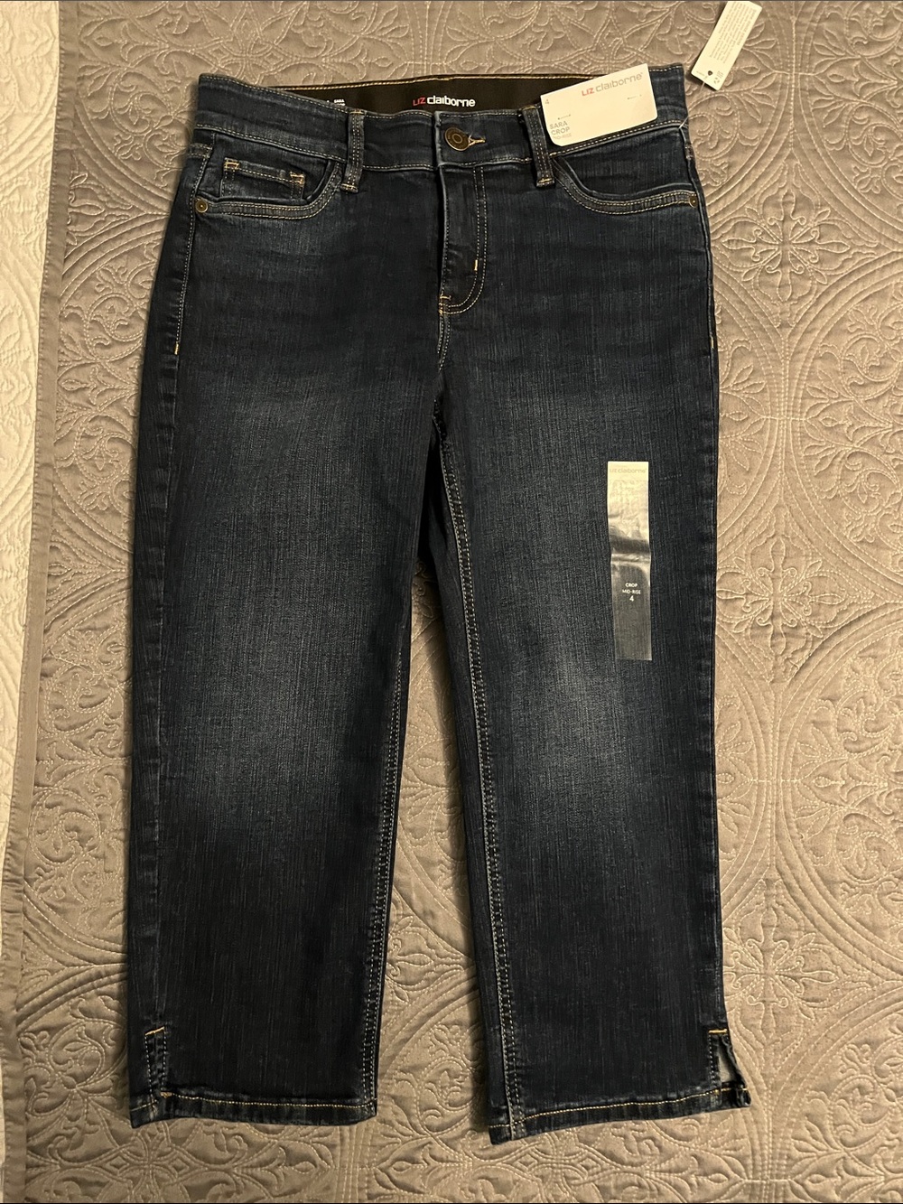 Liz Claiborne Sara Women's Slim Mid-Rise Capri Pant (Runs large / Fits like a 6)